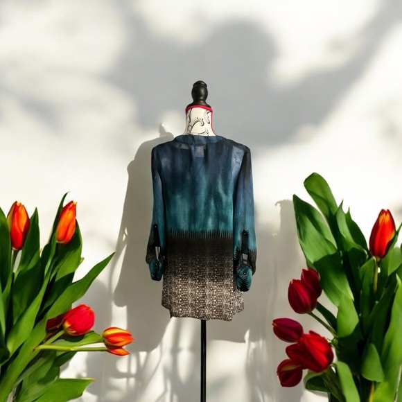 Women’s Blouse - Picture 3 of 3